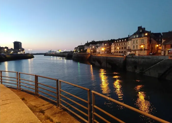 Le Domaine Des Roches, Auberge Collective Hébergement de vacances