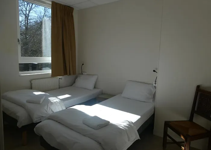 Le Domaine Des Roches, Auberge Collective