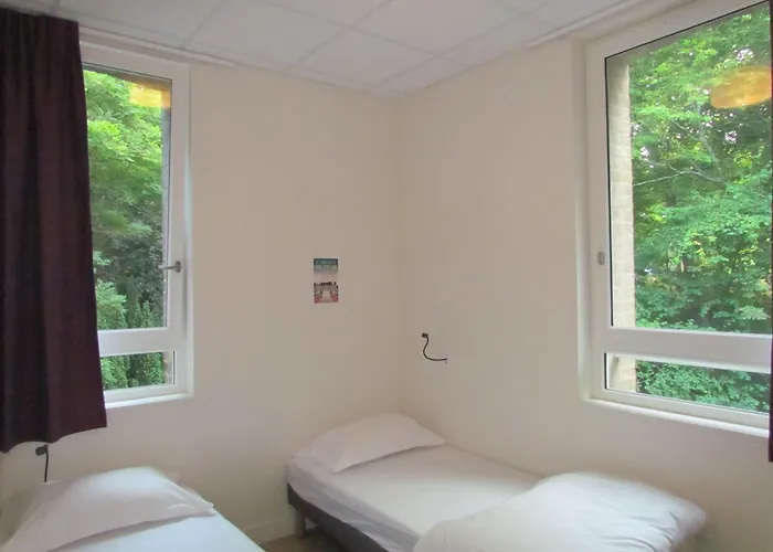 Le Domaine Des Roches, Auberge Collective Hébergement de vacances